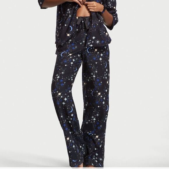 Victoria’s Secret Galaxy Pajama And Blanket Set - Picture 10 of 10